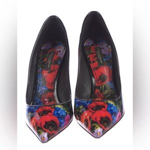 🔥SOLD🔥Dolce & Gabbana Patent Leather Floral Print Pumps Size: 7 HIT 37